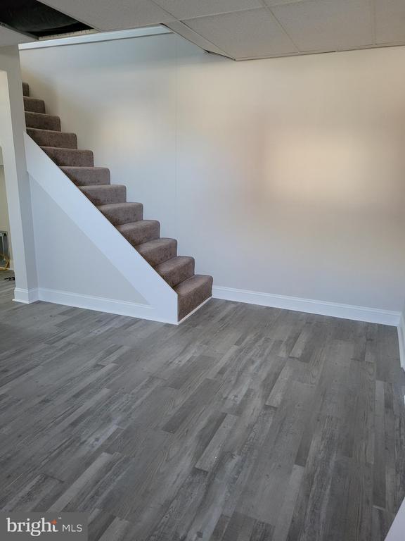 Building Photo - 301 E 4th St