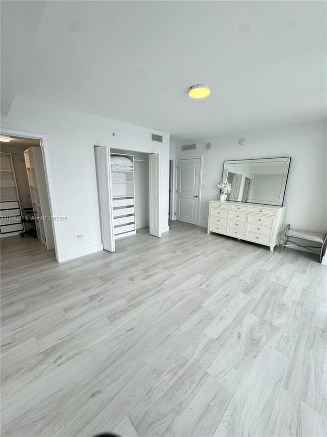 Building Photo - 400 Sunny Isles Blvd