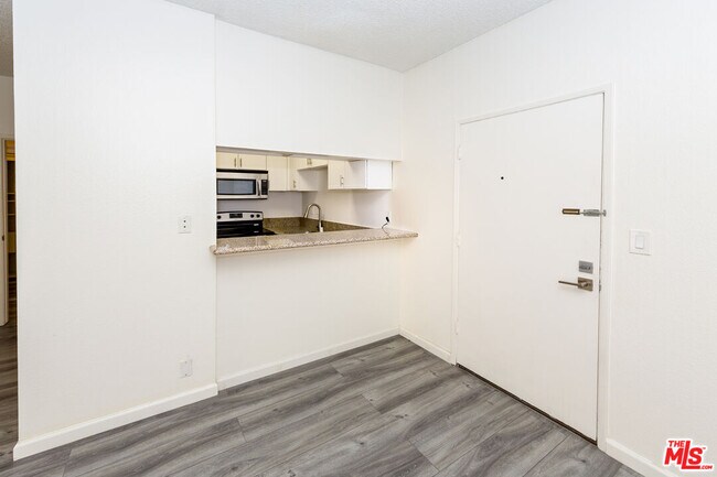 Building Photo - 1440 Veteran Ave