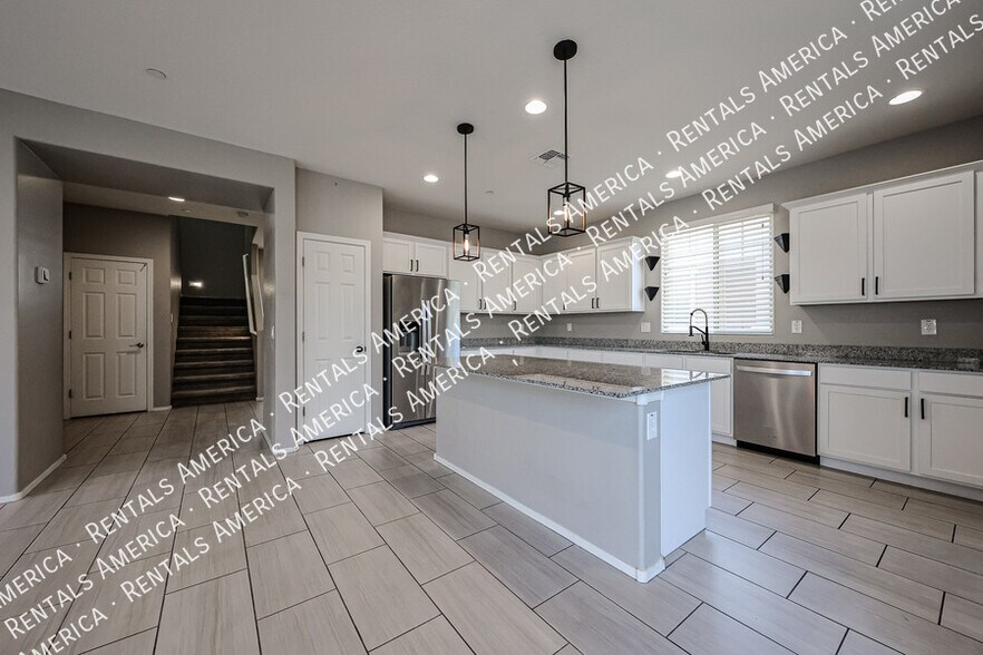 Building Photo - 257 N 56th Pl