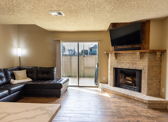 Building Photo - 250 El Dorado Blvd