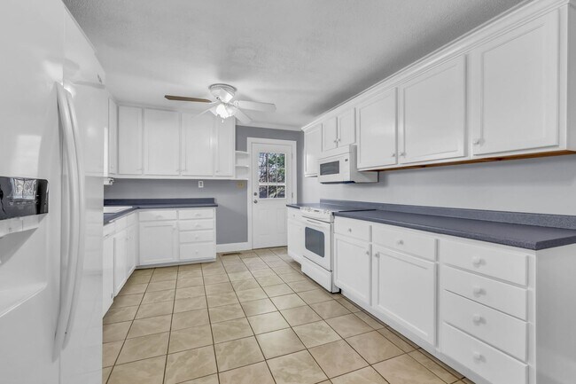 Building Photo - 2457 Antioch Church Rd