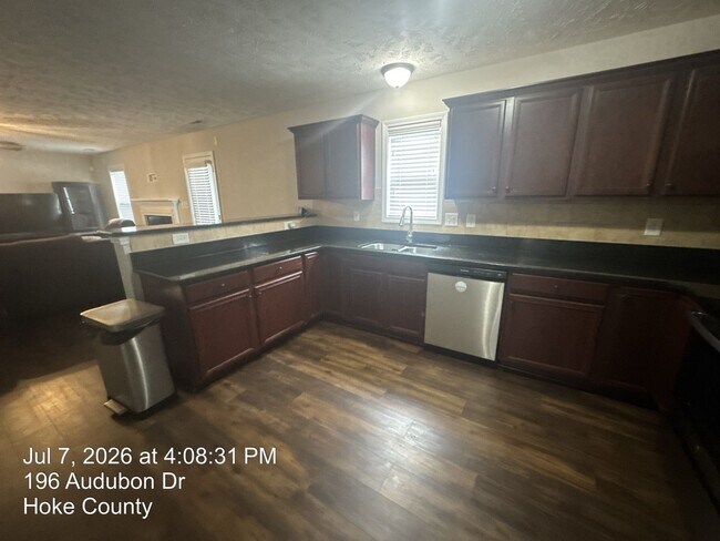 Building Photo - 196 Audubon Dr