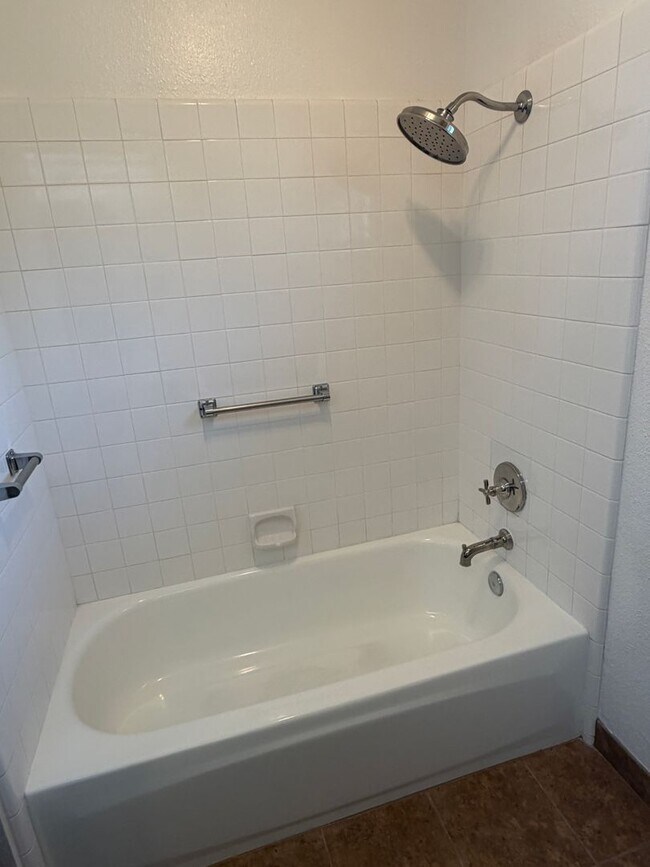 Building Photo - 5933 W Iris Ct