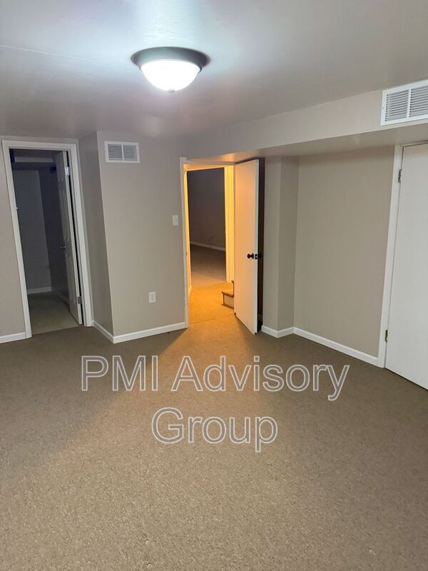 Building Photo - 5701 SW 15th St