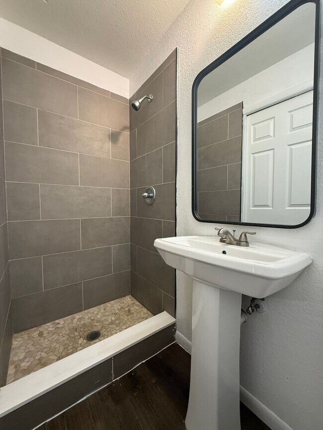 Building Photo - 908-910 Wells St