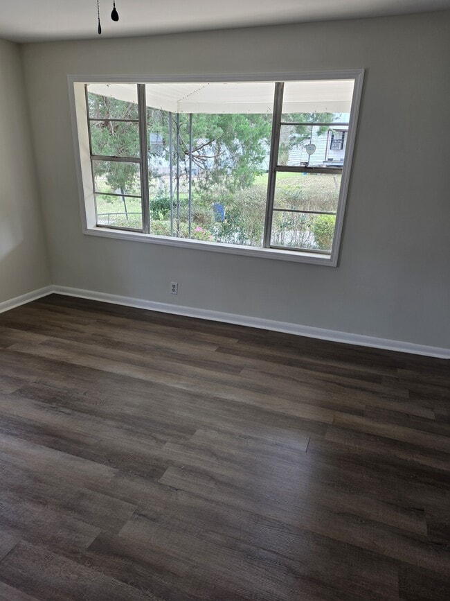 Building Photo - 112 Montgomery Ave