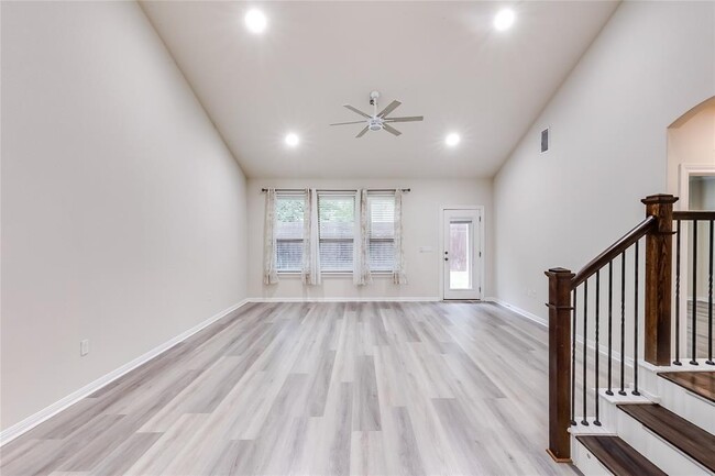 Building Photo - 14202 Alloro Dr