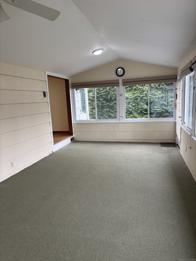 Building Photo - 125 Douglas St