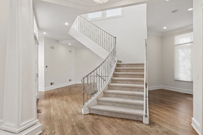 Building Photo - 400 Clayton St