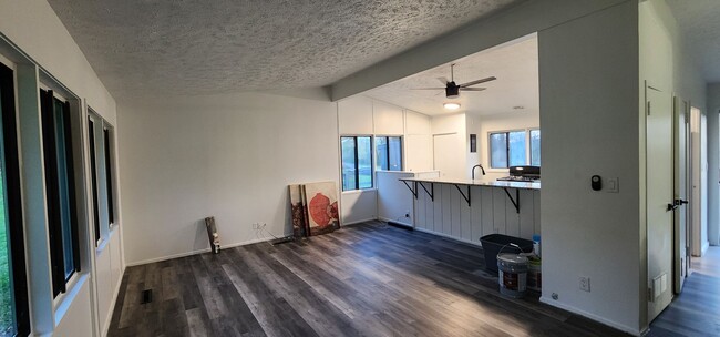 Building Photo - Finleyville 3 Bedroom 1.5 Bath Remodeled R...