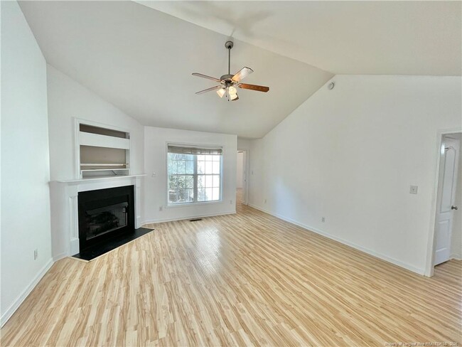 Building Photo - 332 Juno Dr