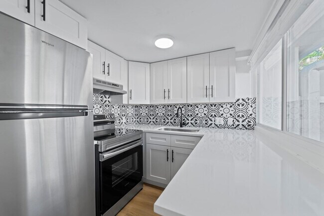 Building Photo - 1951 NE 51st St