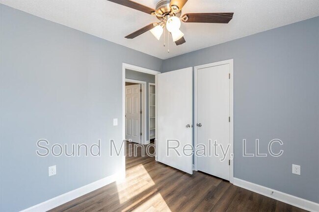 Building Photo - 700 Western Ave