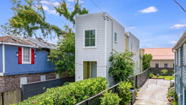 Building Photo - Modern Downtown Home!