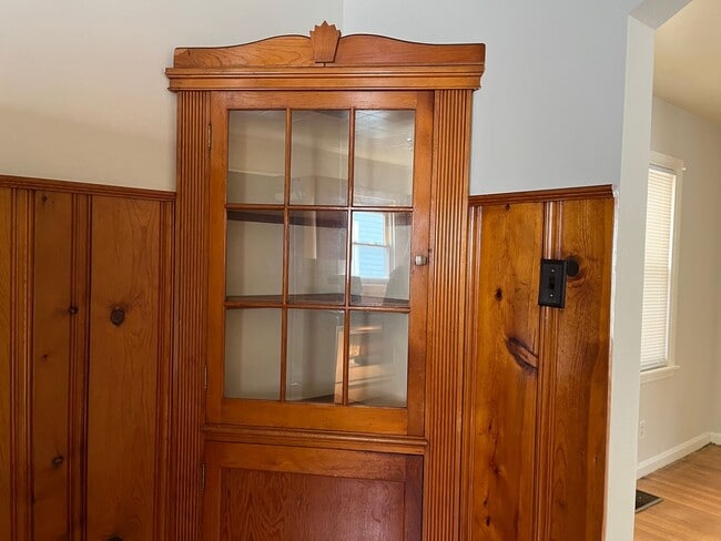 Building Photo - NORWOOD - 2 bed/1.5 bath with 1 car garage. Fenced yard