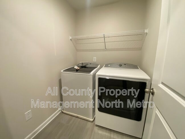 Building Photo - 168 Timberland Ave