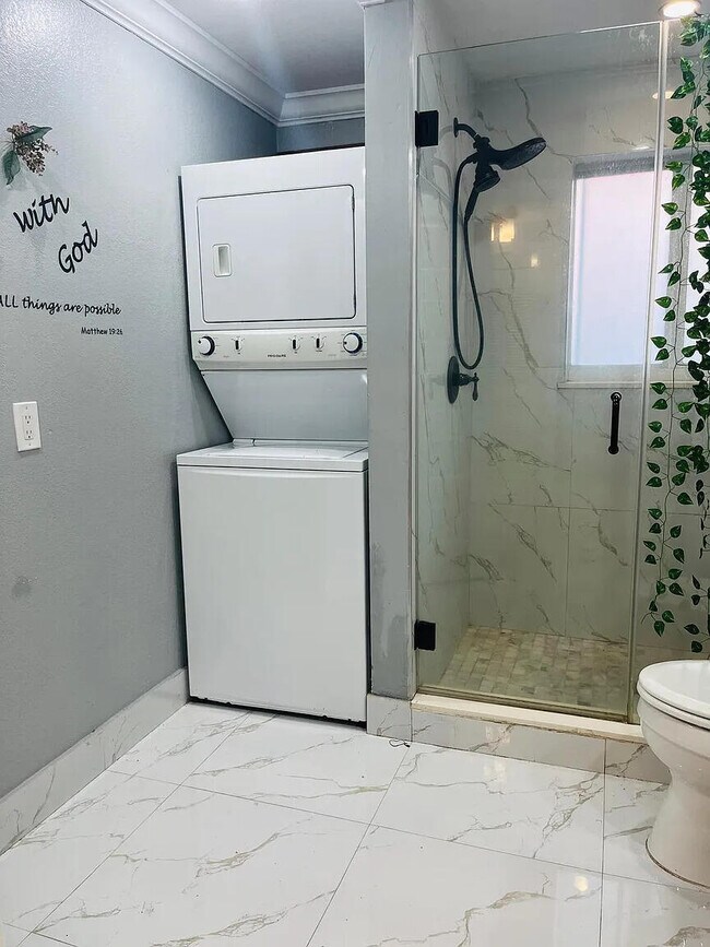 Building Photo - 16400 NW 82nd Ct