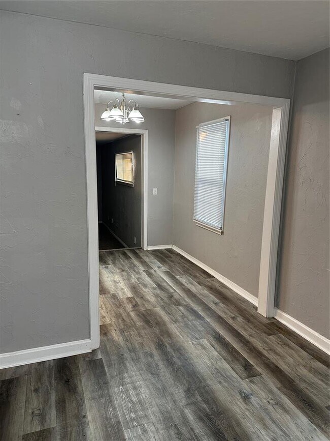 Building Photo - 220 W Jacobs Dr