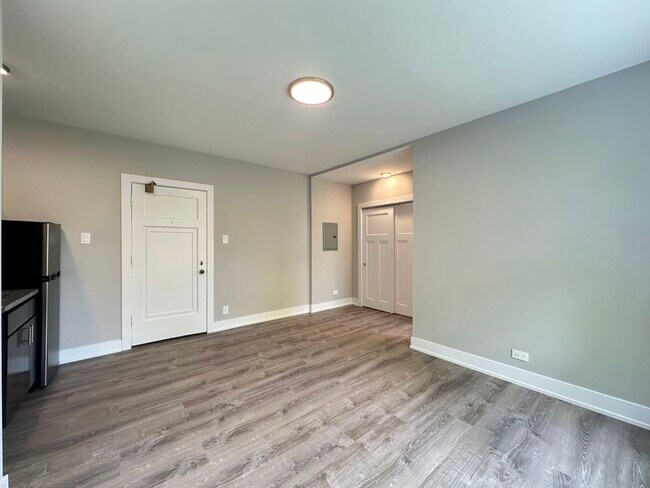 Building Photo - 4551 N Damen Ave