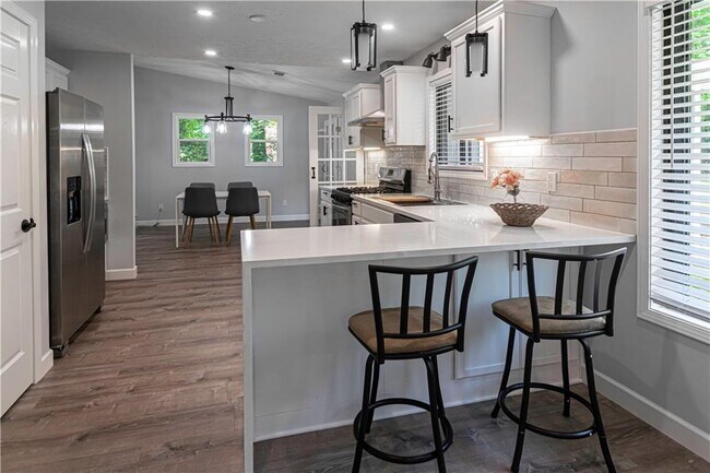 Building Photo - 986 Bramwell Ln