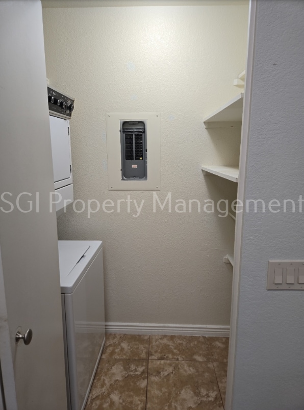 Building Photo - Highly upgraded property close to communit...