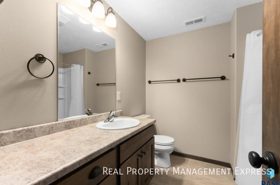 Building Photo - 4 Bedroom 3 Bathroom Home for Rent