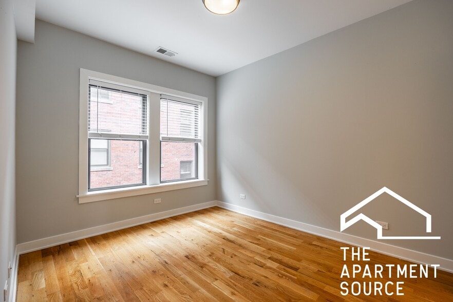 Building Photo - 2207 W Eastwood Ave