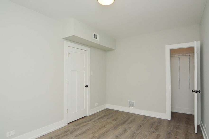 Building Photo - 1133 Maple Ave