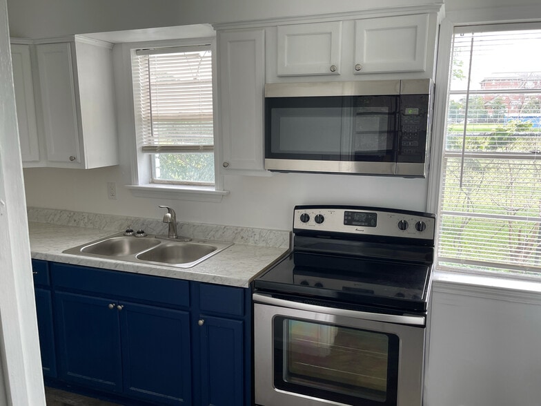 Building Photo - 35 N Idlewild St