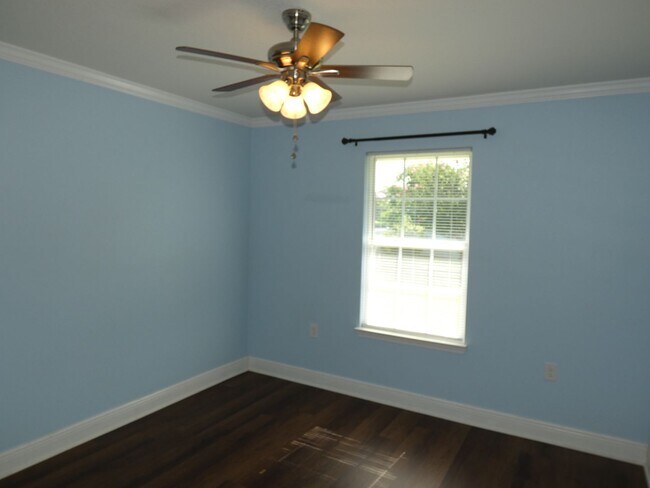 Building Photo - 4bed/3 bath/2 car garage/ 2400 sq ft in Wh...