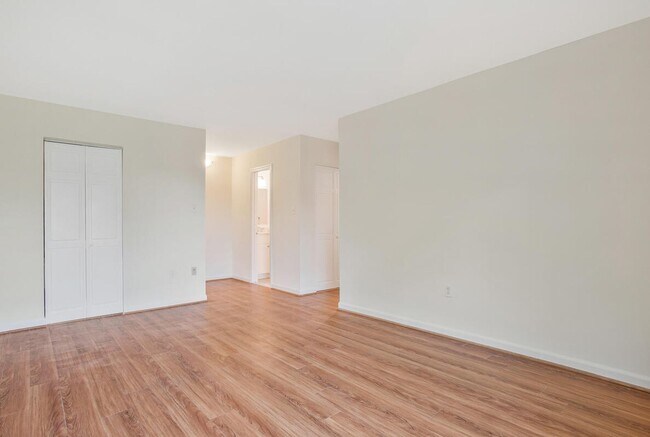 Building Photo - Coming Soon! 2 bedroom condo in Annapolis!