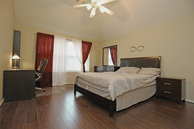 Building Photo - 5302 Palo Duro Dr