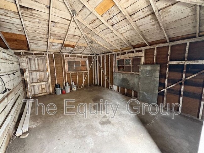 Building Photo - 309 W Noble Ave