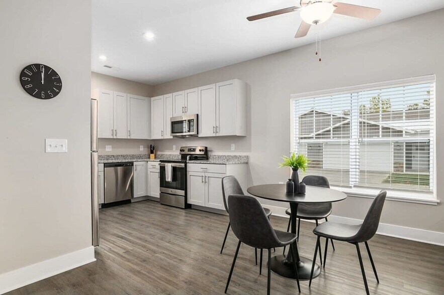 Building Photo - 5883 Cabernet Ave