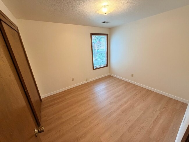 Building Photo - Brand New Flooring and Paint Upper Level Duplex