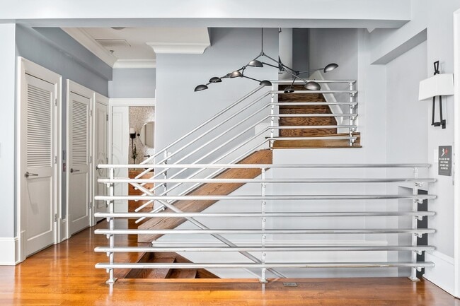 Building Photo - 313 1st St