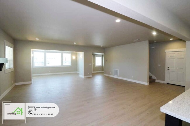 Building Photo - 6677 Bandito Dr