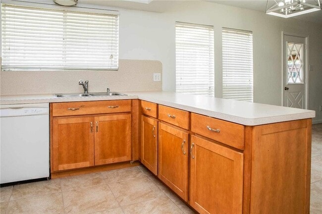 Building Photo - 9563 Goldfinch Cir
