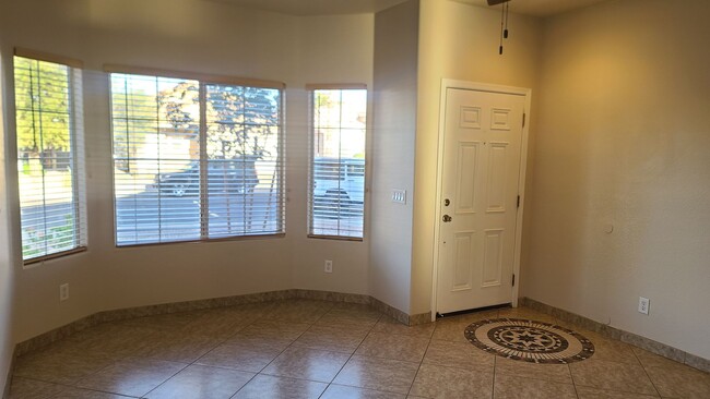 Building Photo - Remodeled 3-bedroom in great Gilbert ocation