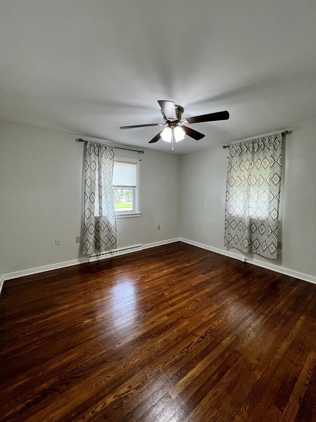 Building Photo - 3 Bedroom, 1 Bath Rancher Available for Rent!