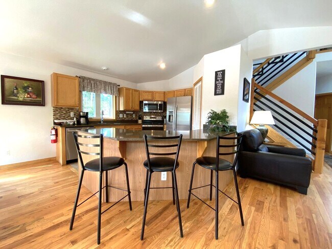 Building Photo - 28 Valley View Ln