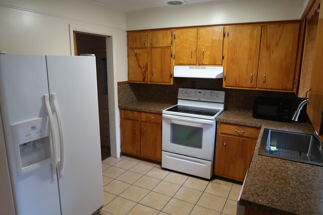 Building Photo - 3044 Kalamazoo Ave SE