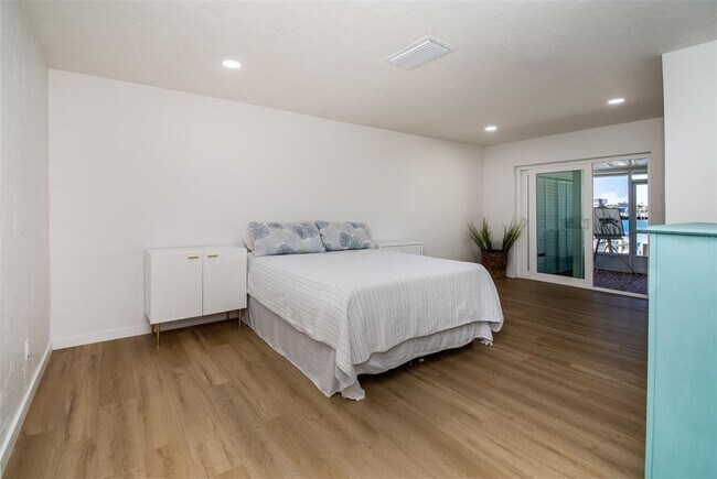 Building Photo - 128 Boca Ciega Point Blvd N