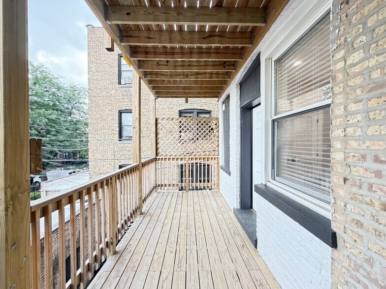 Building Photo - 5454 N Paulina St