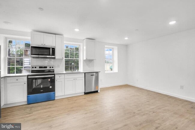 Primary Photo - 7037 Ridge Ave