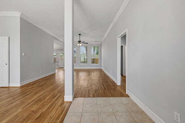 Building Photo - 909 Katie Ln