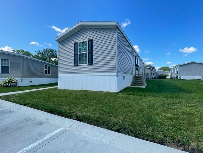 Building Photo - 16242 Frontenac Ave