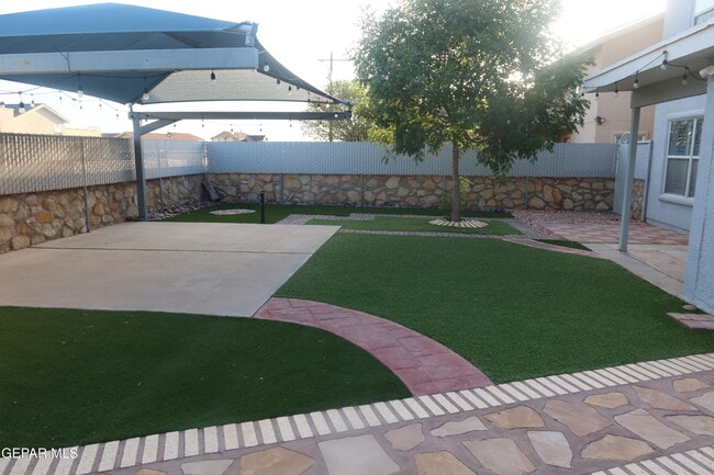 Building Photo - 12520 Twin Leaf Dr