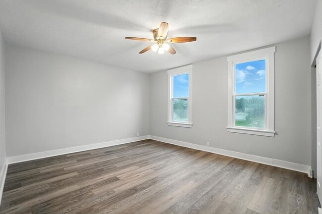 Building Photo - Newly Renovated, Large Home in Dayton!!